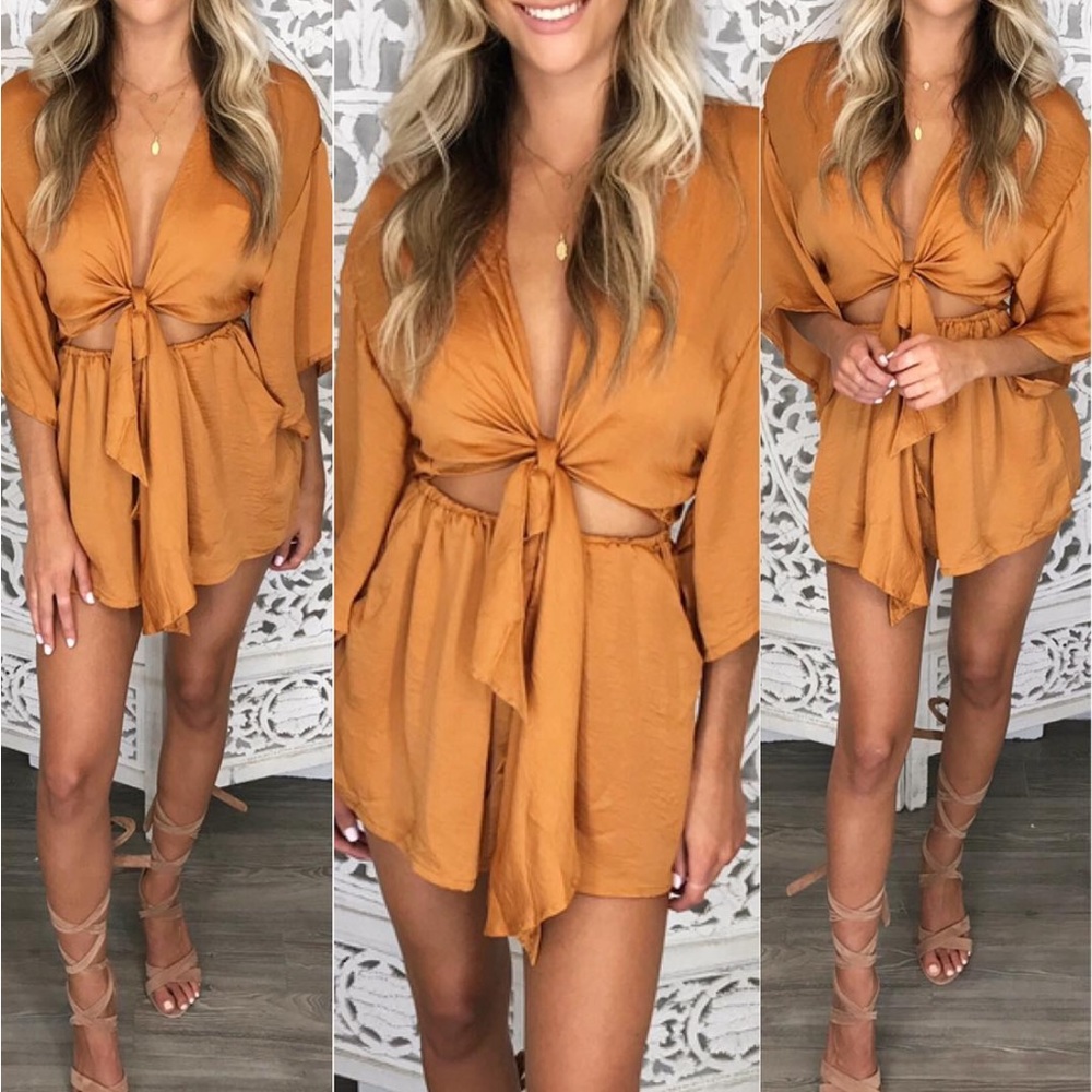 Romper in burnt orange color size small. Ties a knot at the best.